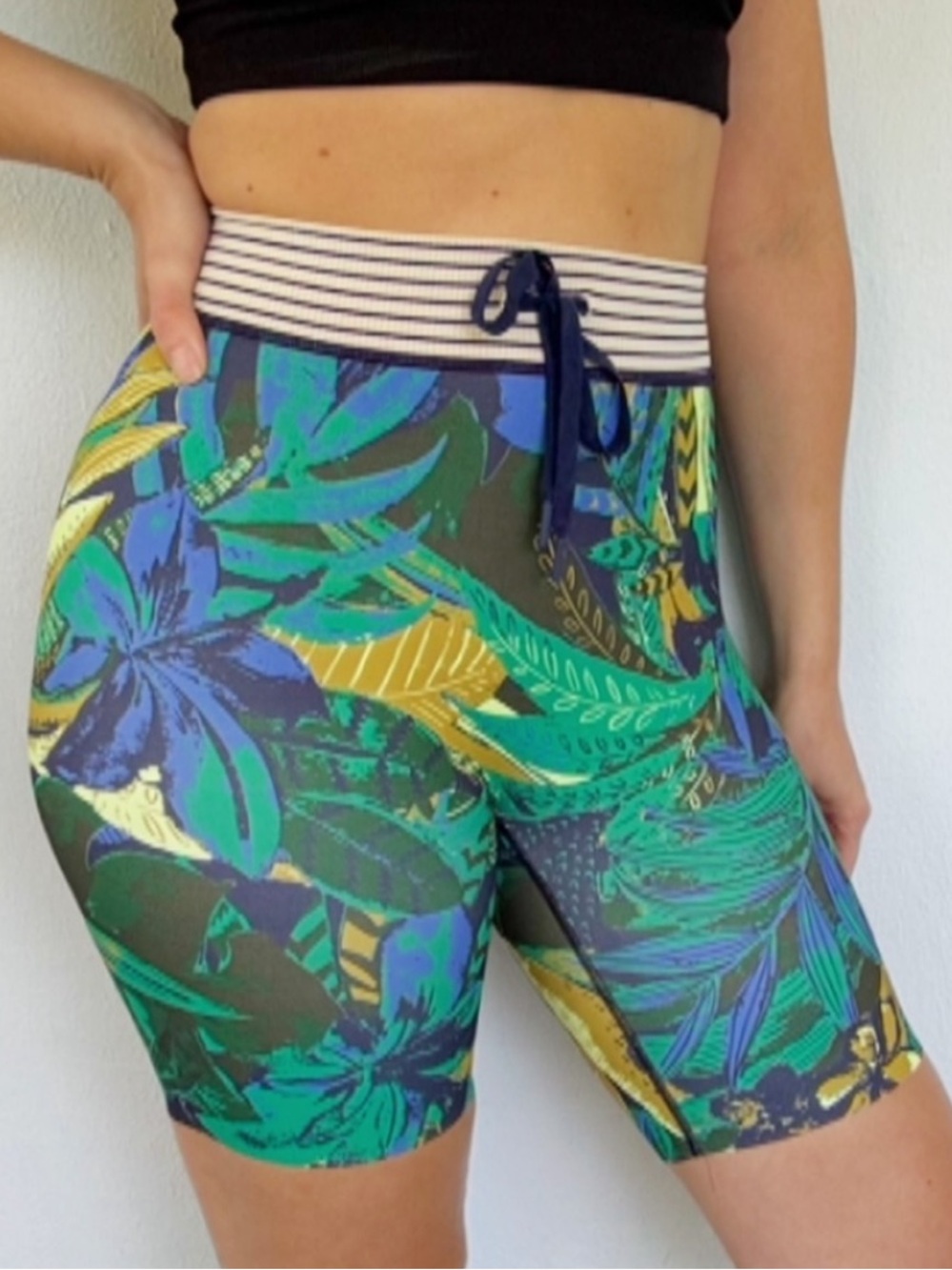 Aerie Offline green tropical drawstring waistband stretch bike shorts medium